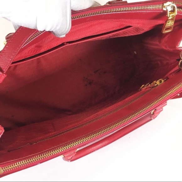 SOLD - AUTHENTIC PRADA SAFFIANO - MEDIUM - Picture 4 of 7